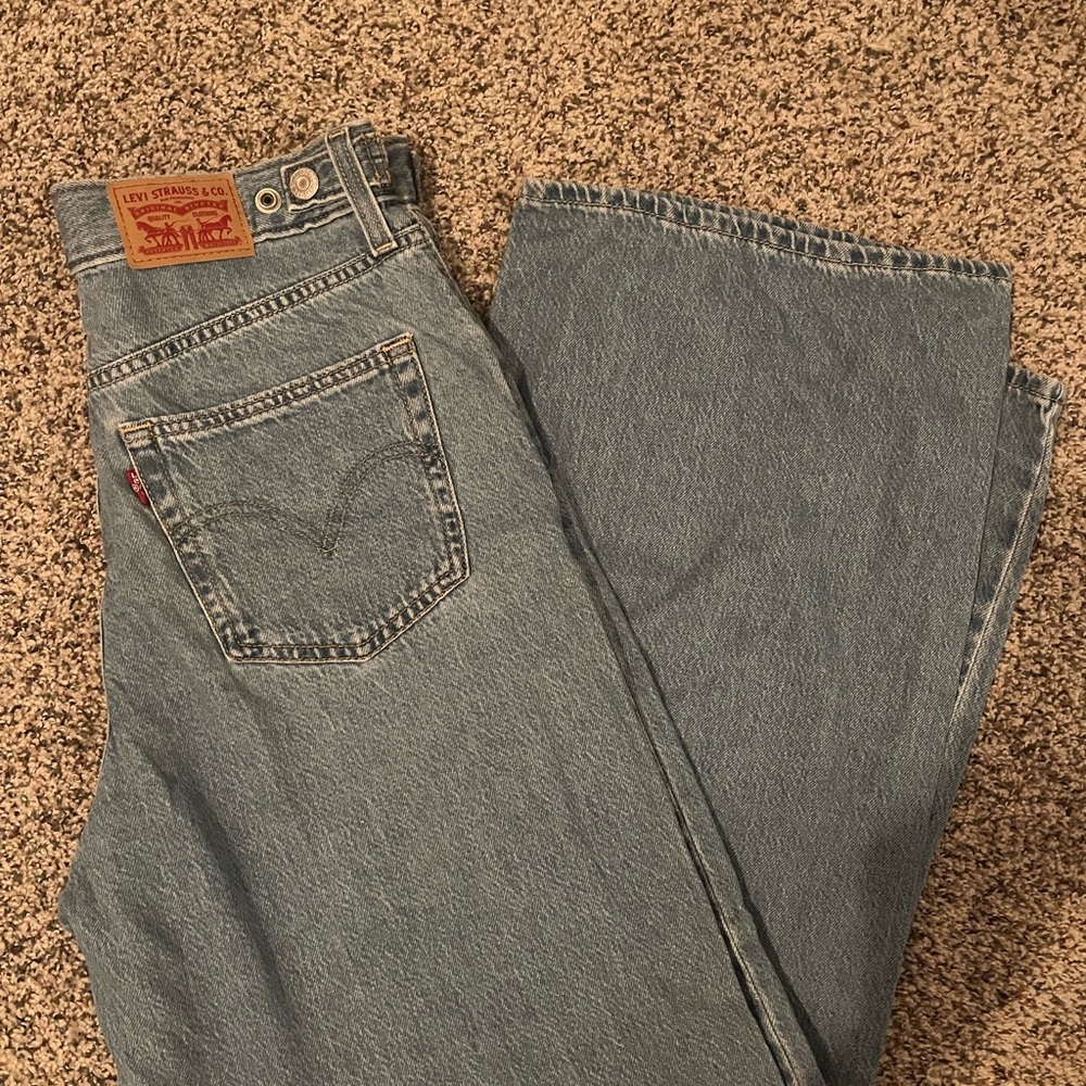 Levi’s Cinch Denim Relaxed Fit Jeans - Picture 2 of 3